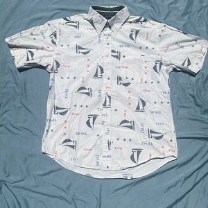 Tommy Hilfiger Short sleeve button down shirt White with sailboat ⛵️ graphics L